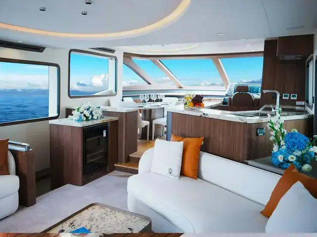 Aquitalia Yachts Flybridge