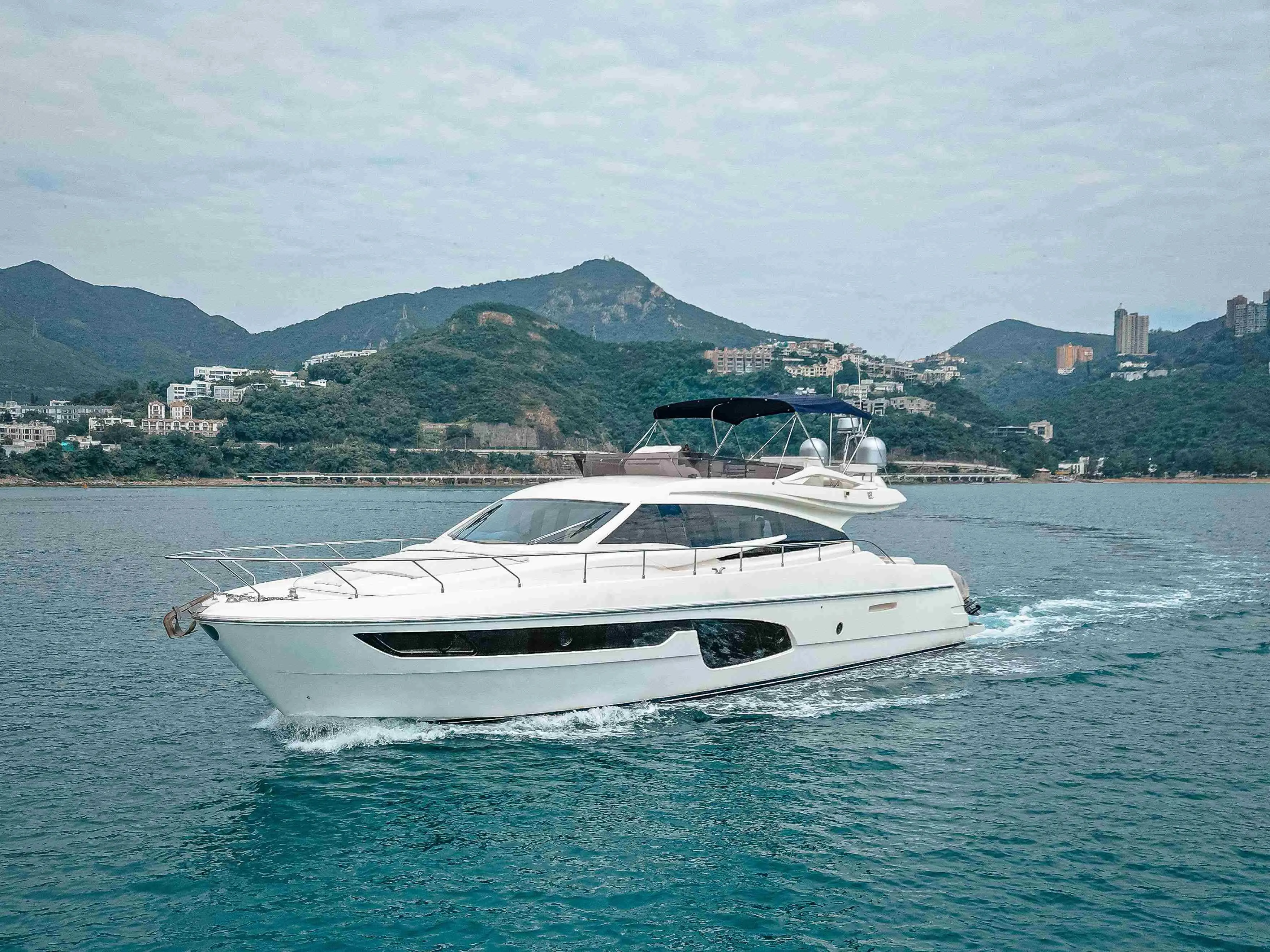 2015 Ferretti 650