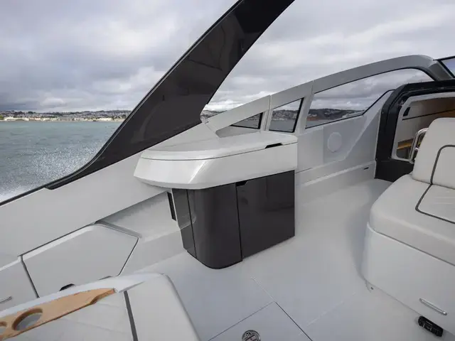 Fairline F Line 33