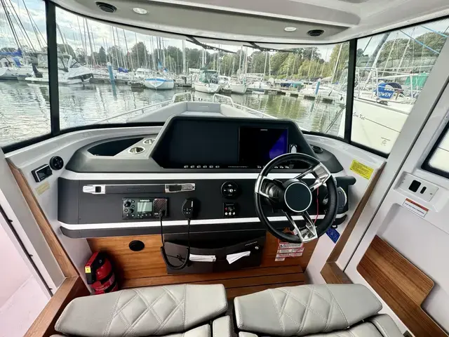 Axopar 28 Cabin