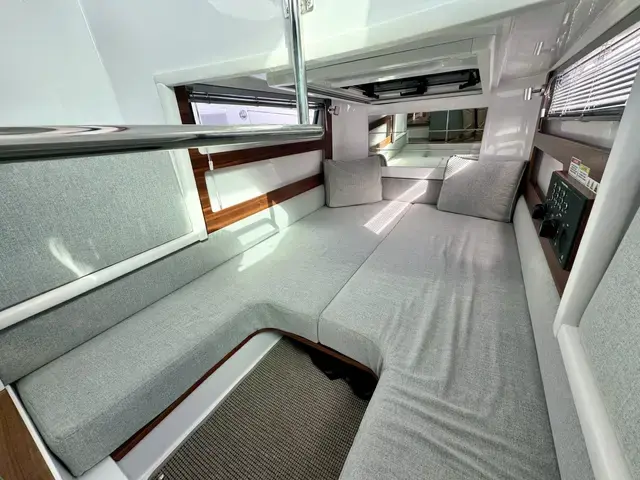 Axopar 28 Cabin