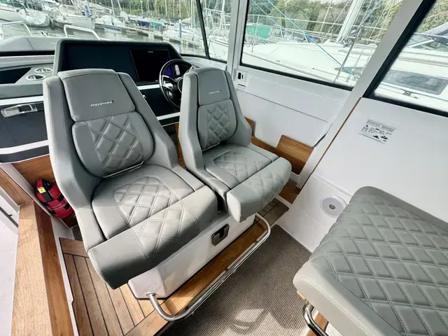 Axopar 28 Cabin