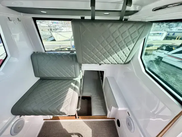 Axopar 28 Cabin