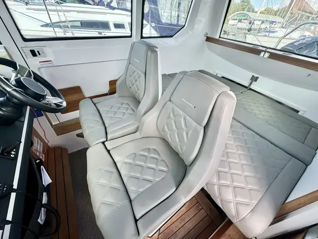 Axopar 28 Cabin