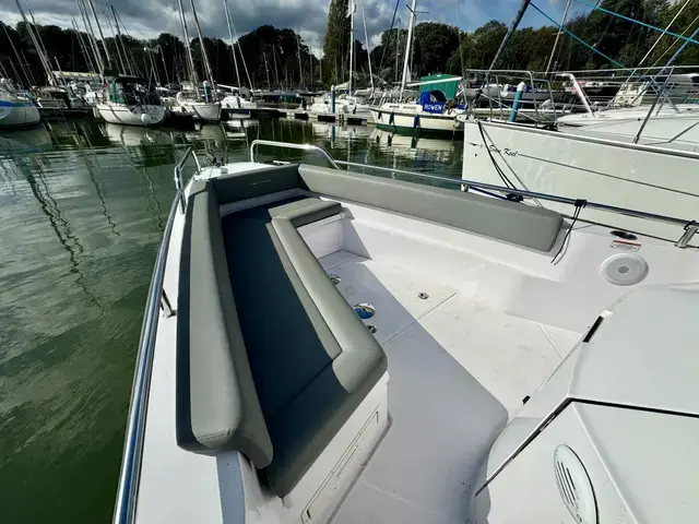 Axopar 28 Cabin