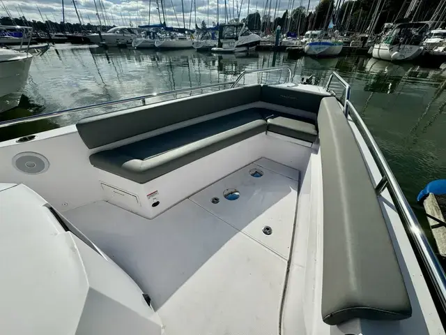 Axopar 28 Cabin