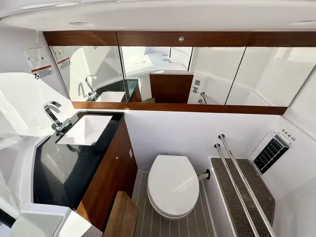 Axopar 28 Cabin