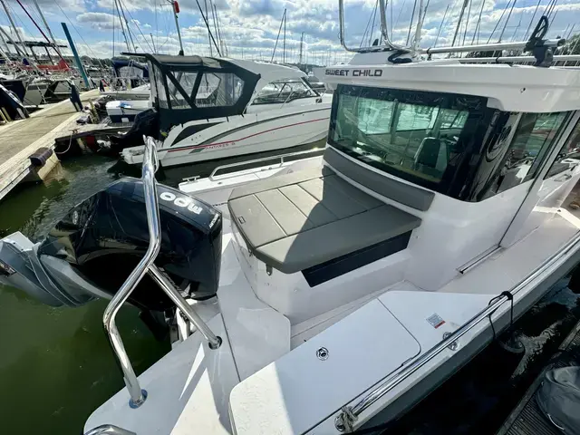 Axopar 28 Cabin