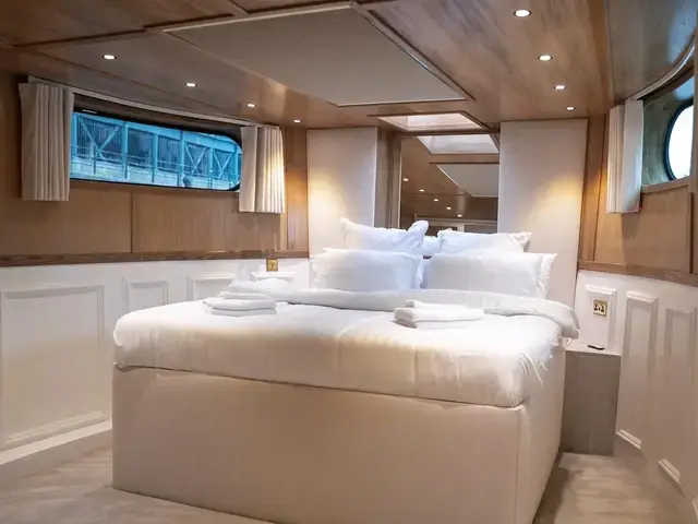 Aquarius 65' Widebeam Eurocruiser