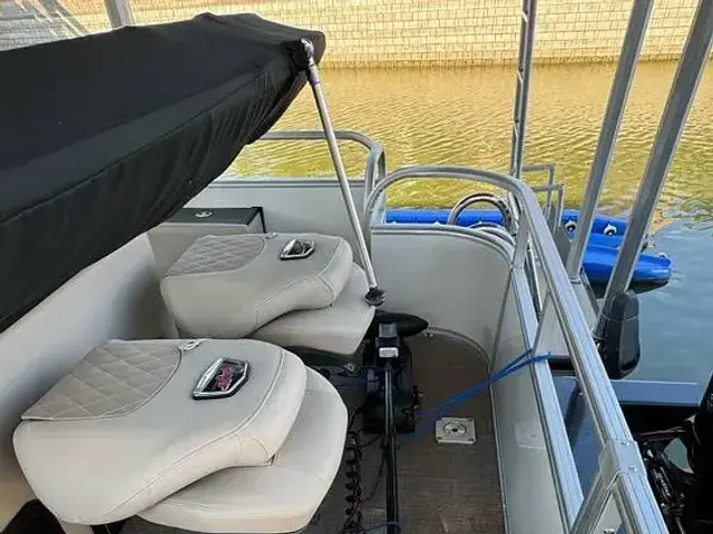 Ranger Boats Reata 223FC