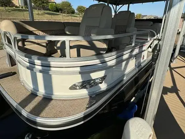 Ranger Boats Reata 223FC