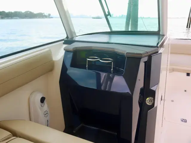 Pursuit 295 Dual Console