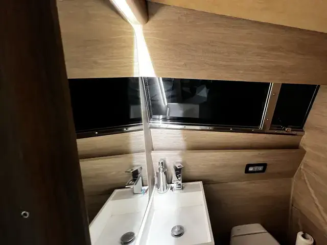 Ferretti Yachts 80RPH