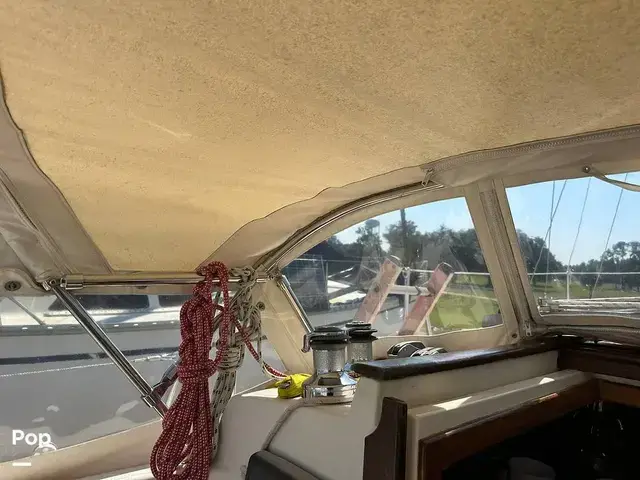 Pacific Seacraft Crealock 34