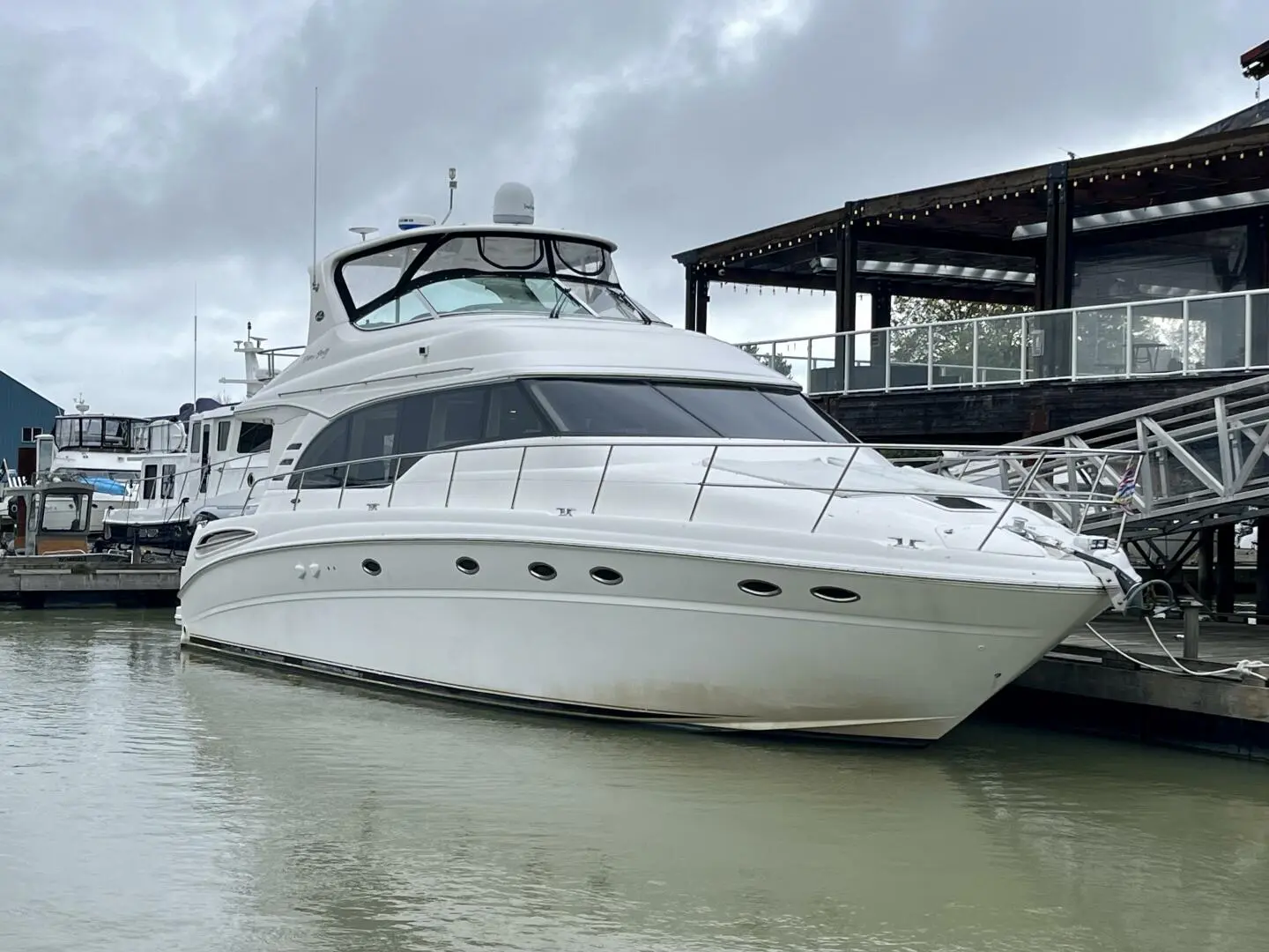 2002 Sea Ray 540 cockpit motor yacht