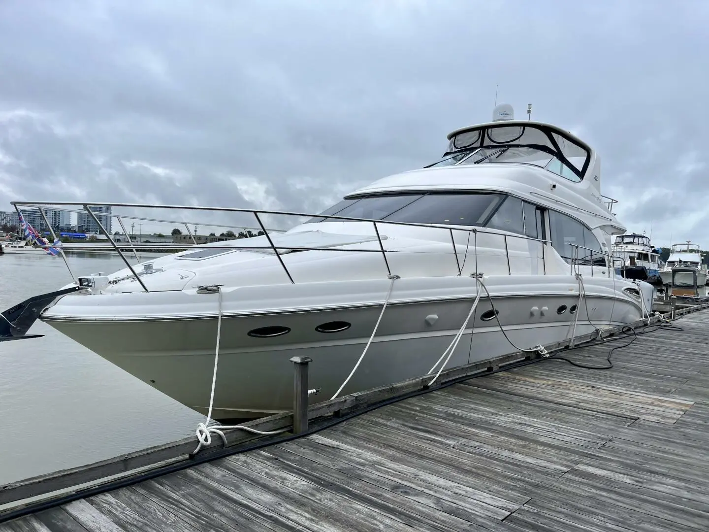 2002 Sea Ray 540 cockpit motor yacht