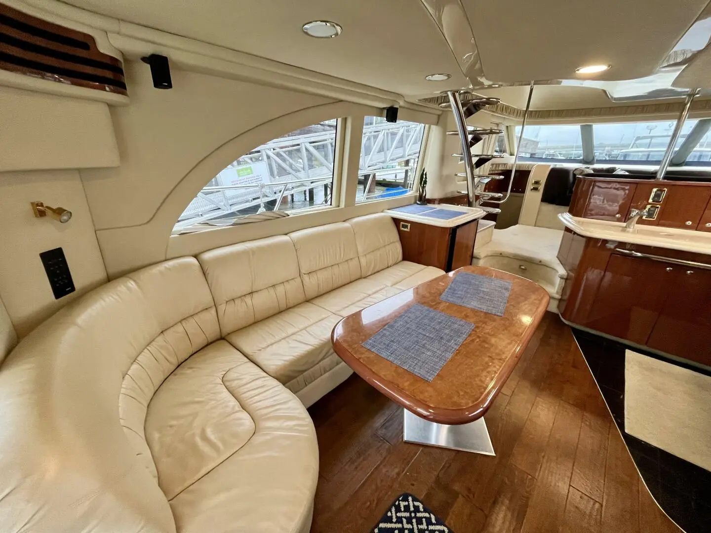 2002 Sea Ray 540 cockpit motor yacht