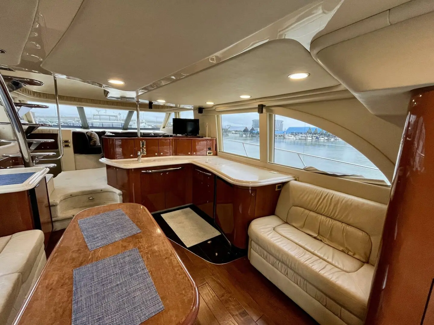 2002 Sea Ray 540 cockpit motor yacht