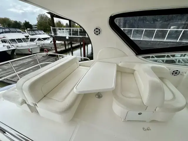 Sea Ray 540 Cockpit