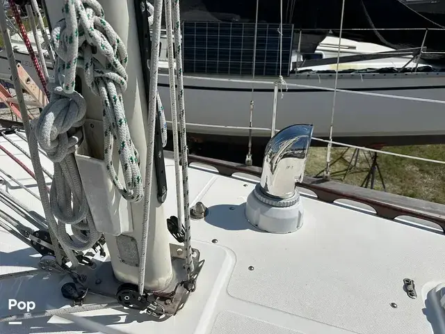 Pacific Seacraft Crealock 34