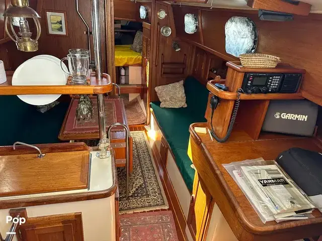 Pacific Seacraft Crealock 34