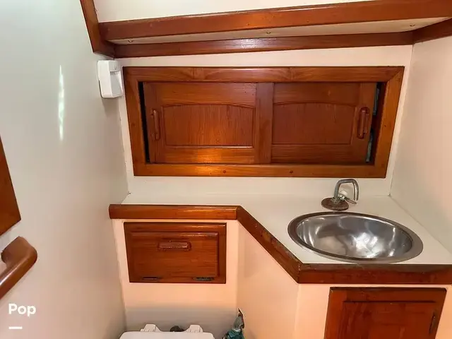 Pacific Seacraft Crealock 34