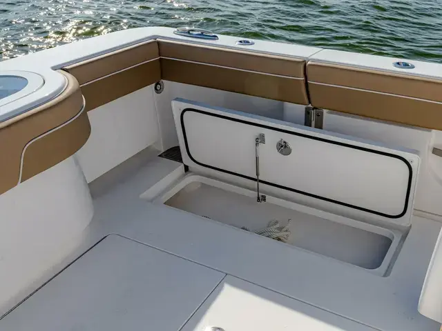 Valhalla Boatworks V33 Center Console