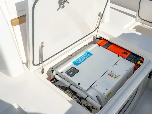 Valhalla Boatworks V33 Center Console