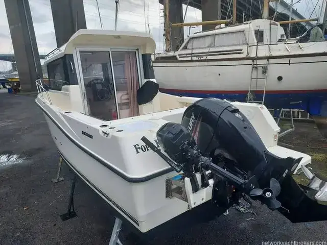 Quicksilver 675 Pilothouse