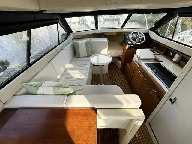 Bayliner 2556 Command Bridge