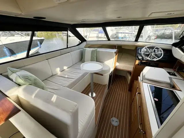 Bayliner 2556 Command Bridge