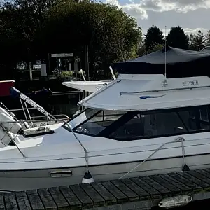 1992 Bayliner 2556 Command Bridge