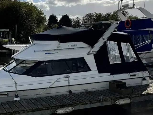 Bayliner 2556 Command Bridge