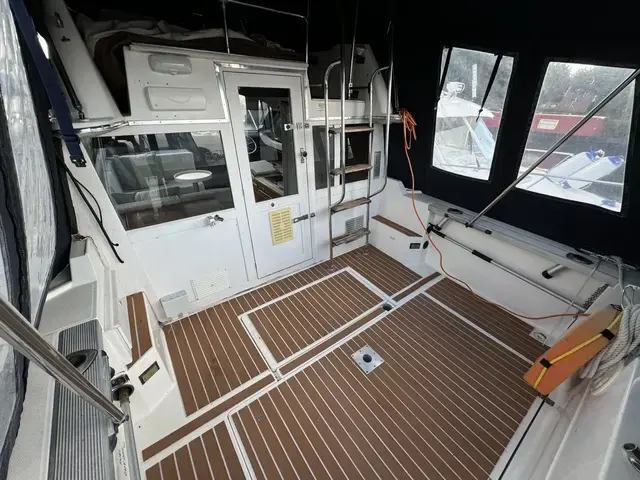 Bayliner 2556 Command Bridge