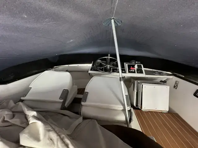 Bayliner 2556 Command Bridge