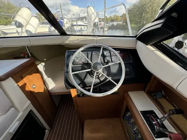 Bayliner 2556 Command Bridge