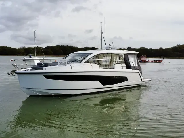 Sealine C335