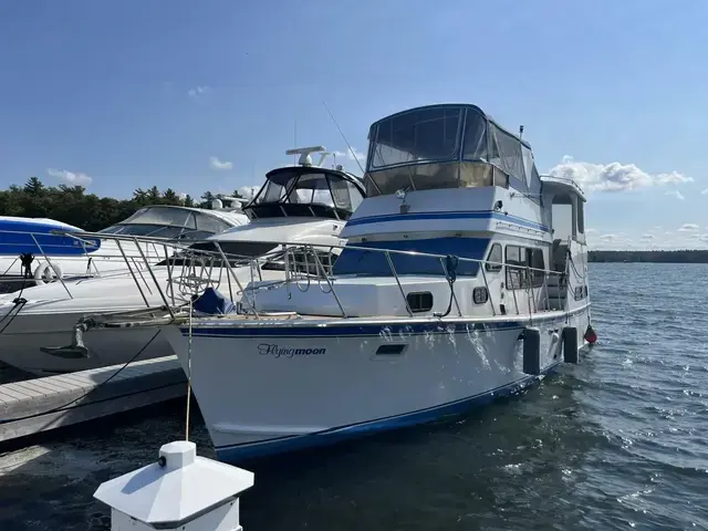 Custom 41 Flybridge