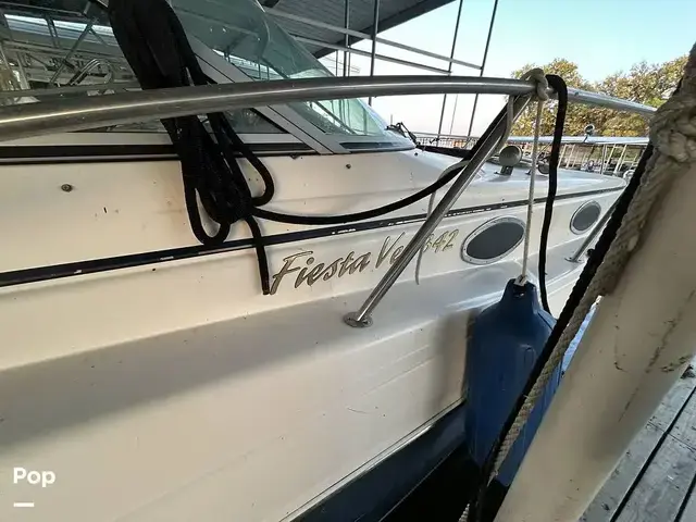 Rinker Fiesta Vee 342