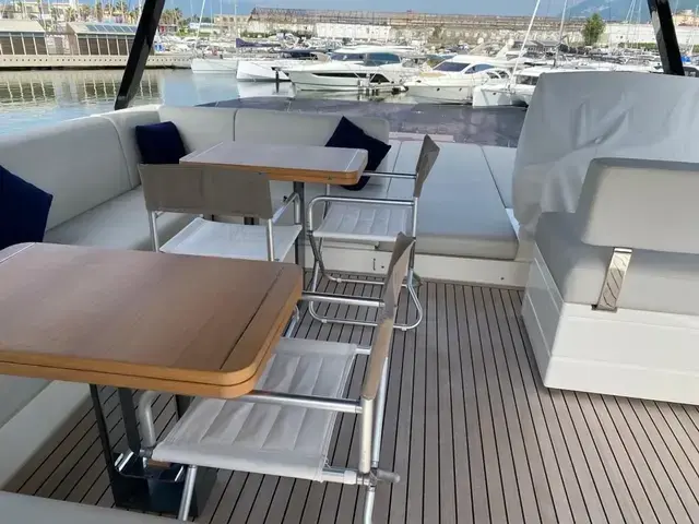 Ferretti Yachts 720