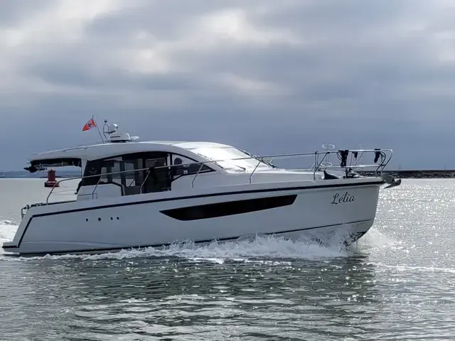 Sealine C330