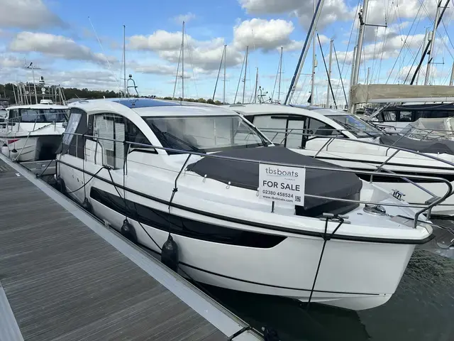 Sealine C 335v