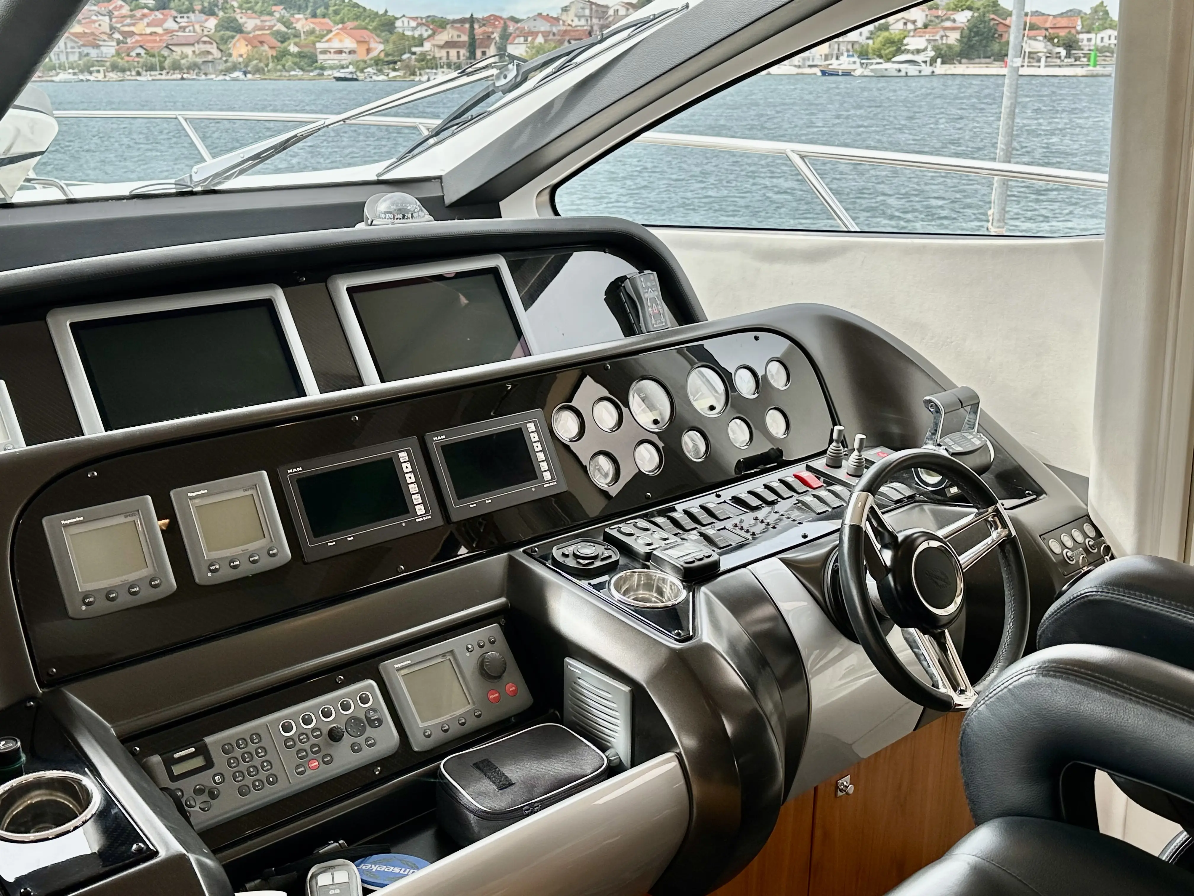 2010 Sunseeker predator 74