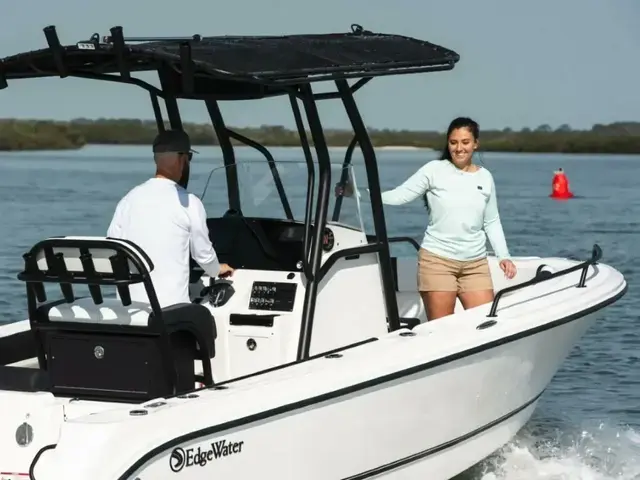 Edgewater boats 208CC Watchman