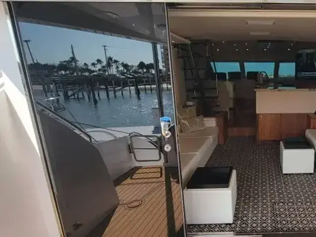 Hatteras 60 Motor Yacht