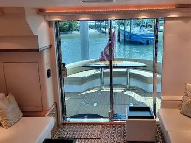 Hatteras 60 Motor Yacht