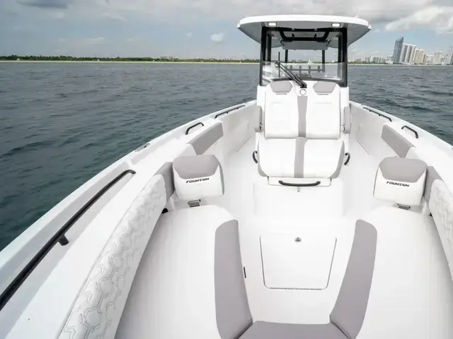 Fountain Powerboats 32 NX