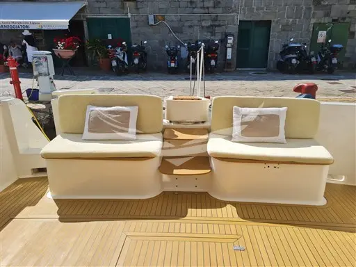 2004 Ferretti 550