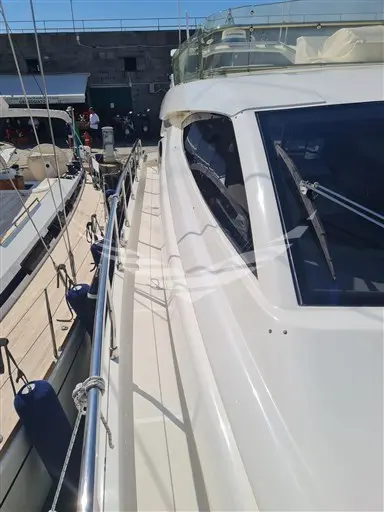 2004 Ferretti 550