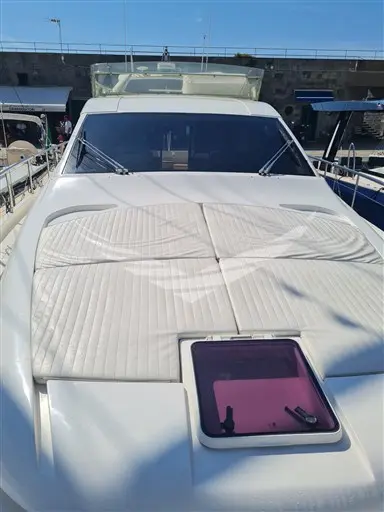 2004 Ferretti 550